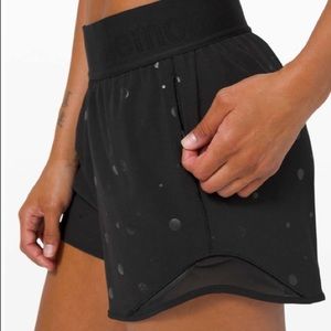 Lululemon Hotty Hot Short Logo Gym Black 12
